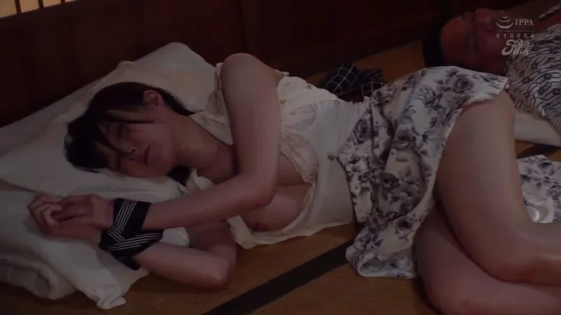 Xin gã chồng đi công chuyện với cấp trên, nữ nhân viên rơi vào kế hoạch của ông cấp trên biến thái