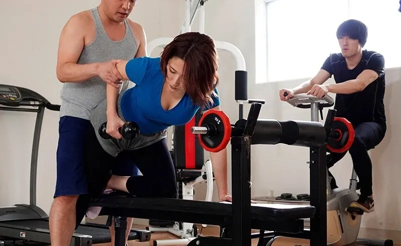 ông xã phát hiện vợ yêu "đi ngoài" với huấn luyện viên thể hình