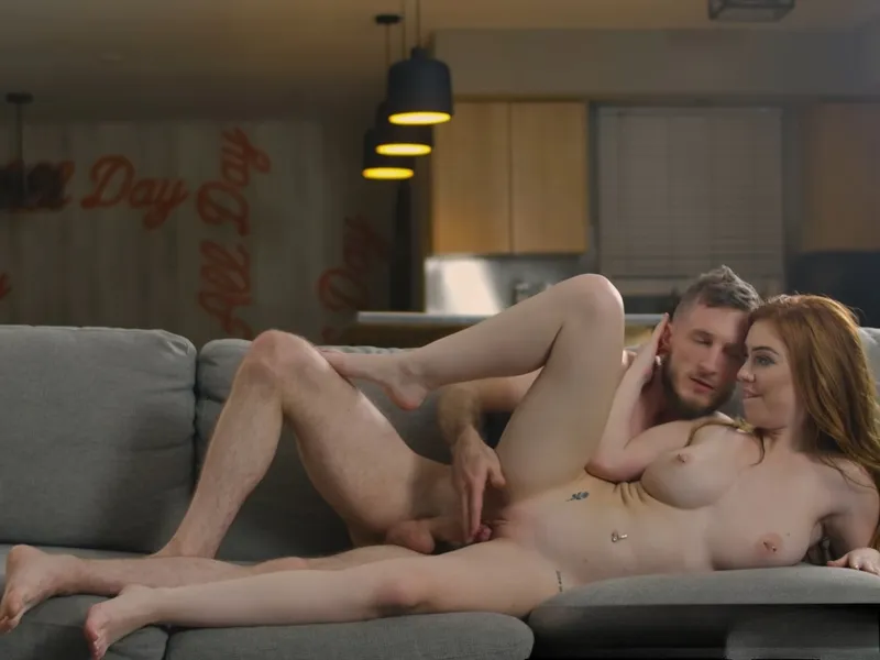 đang tăng ca mà người tình cứ dùng bướm lôi kéo tôi doggy cùng em